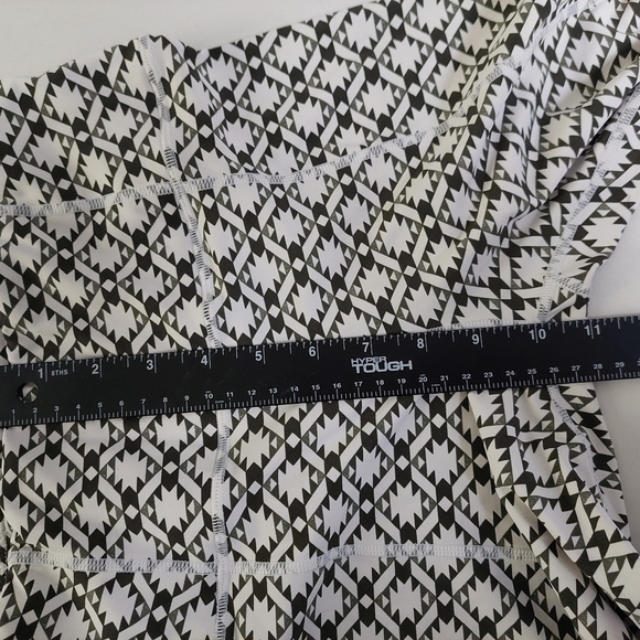 VARLEY Bedford Yoga Workout Pants Equinox Geo Aztec Print Size XS - Picture 5 of 9
